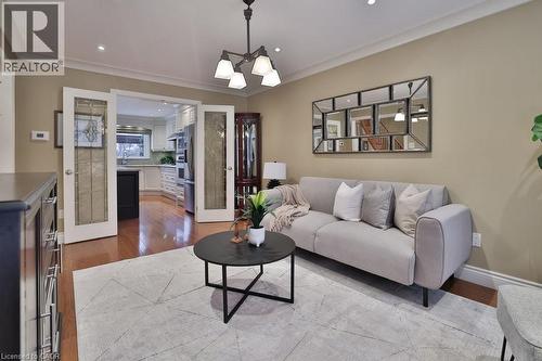 2289 Beejay Court, Mississauga, ON - Indoor Photo Showing Living Room