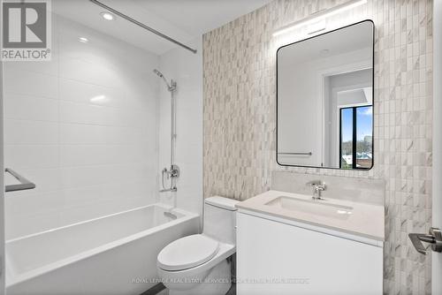 409 - 1414 Bayview Avenue, Toronto, ON - Indoor Photo Showing Bathroom