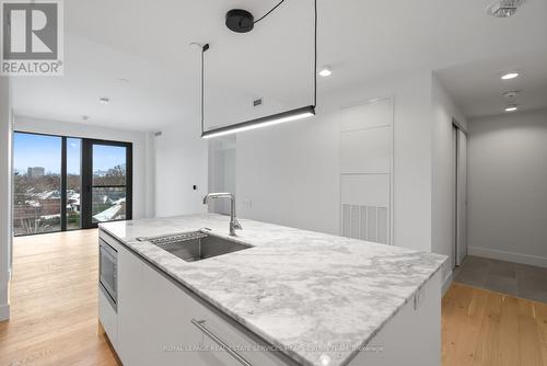 409 - 1414 Bayview Avenue, Toronto, ON - Indoor Photo Showing Kitchen