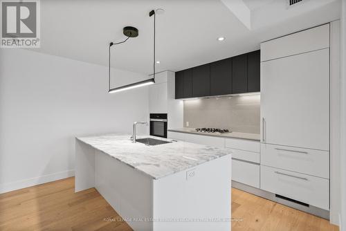 409 - 1414 Bayview Avenue, Toronto, ON - Indoor Photo Showing Kitchen With Upgraded Kitchen