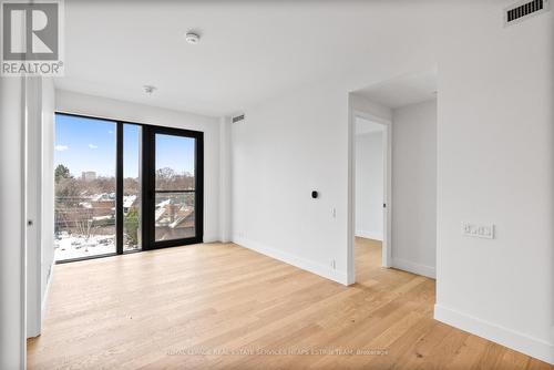 409 - 1414 Bayview Avenue, Toronto, ON - Indoor Photo Showing Other Room