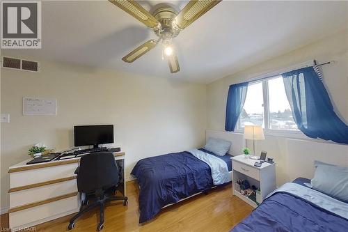 233 Benesfort Crescent, Kitchener, ON - Indoor Photo Showing Bedroom