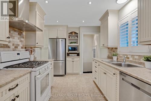 14 Hearth Crescent, Kitchener, ON - Indoor Photo Showing Kitchen