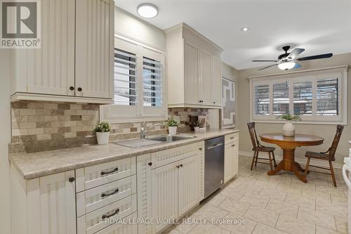 14 Hearth Crescent, Kitchener, ON - Indoor Photo Showing Kitchen
