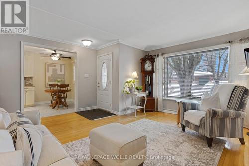 14 Hearth Crescent, Kitchener, ON - Indoor Photo Showing Living Room