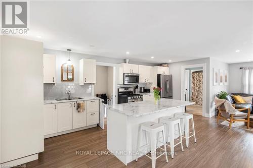353 Inman Road, Haldimand (Dunnville), ON - Indoor Photo Showing Kitchen With Double Sink With Upgraded Kitchen