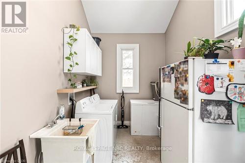 353 Inman Road, Haldimand (Dunnville), ON - Indoor Photo Showing Laundry Room