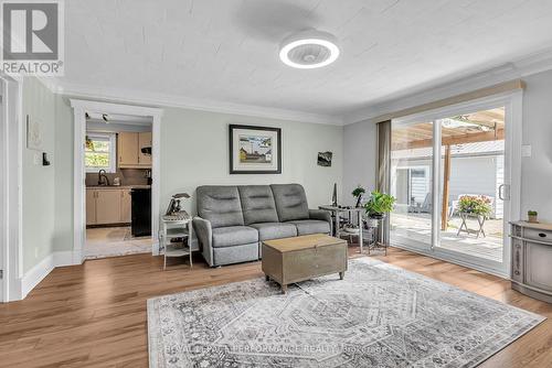 21052 Birch Avenue, South Glengarry, ON - Indoor Photo Showing Living Room