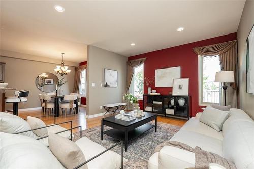 29 99 Keslar Road, Winnipeg, MB - Indoor Photo Showing Living Room