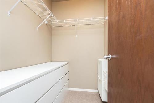 29 99 Keslar Road, Winnipeg, MB - Indoor With Storage