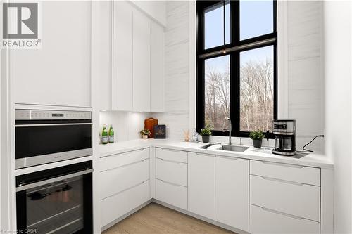 153 Heritage Lake Drive, Puslinch, ON - Indoor Photo Showing Other Room