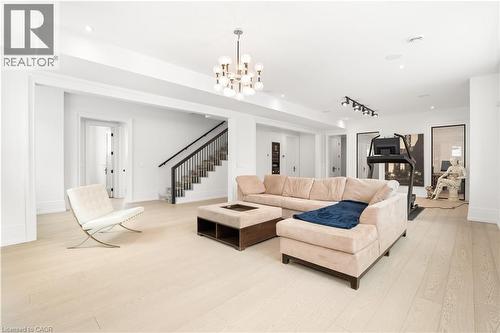153 Heritage Lake Drive, Puslinch, ON - Indoor Photo Showing Living Room