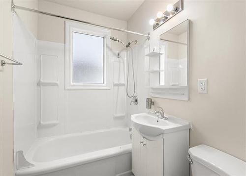 1074 Burrows Ave, Winnipeg, MB 