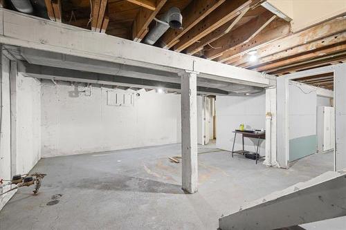 1074 Burrows Ave, Winnipeg, MB 