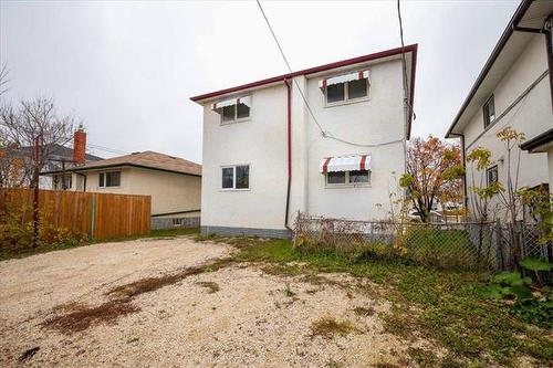 1074 Burrows Ave, Winnipeg, MB 