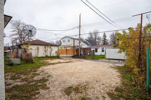 1074 Burrows Ave, Winnipeg, MB 