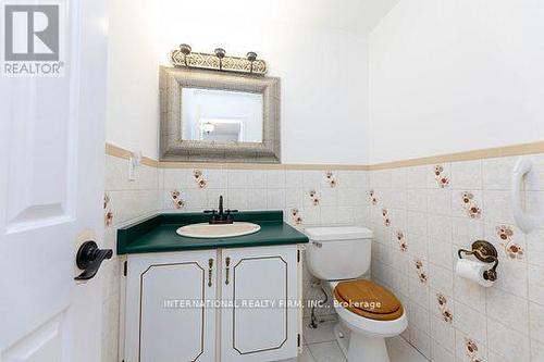 17 Southview Drive, Vaughan, ON - Indoor Photo Showing Bathroom