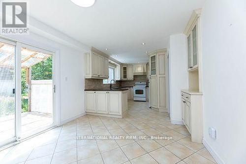 17 Southview Drive, Vaughan, ON - Indoor Photo Showing Kitchen