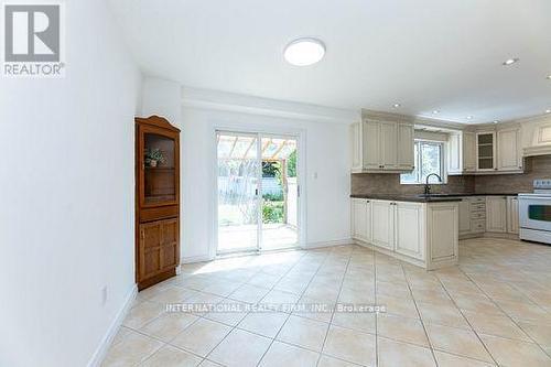 17 Southview Drive, Vaughan, ON - Indoor Photo Showing Kitchen