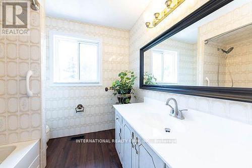 17 Southview Drive, Vaughan, ON - Indoor Photo Showing Bathroom