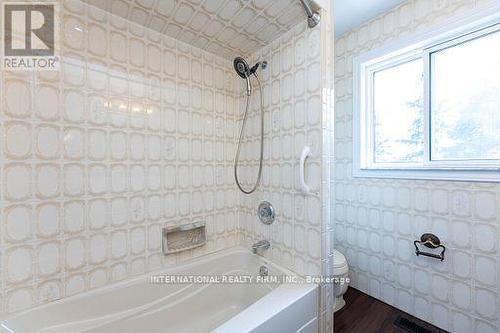 17 Southview Drive, Vaughan, ON - Indoor Photo Showing Bathroom