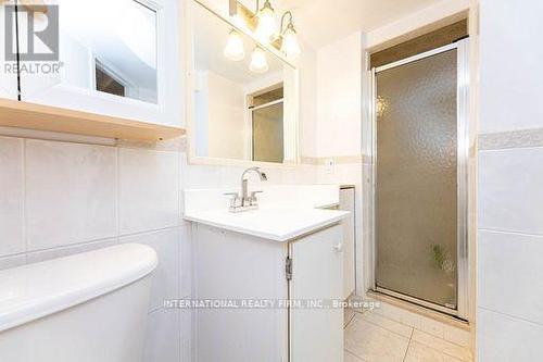 17 Southview Drive, Vaughan, ON - Indoor Photo Showing Bathroom