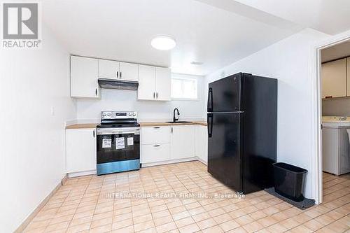 17 Southview Drive, Vaughan, ON - Indoor Photo Showing Kitchen