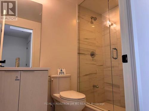 5806 - 8 Interchange Way, Vaughan, ON - Indoor Photo Showing Bathroom