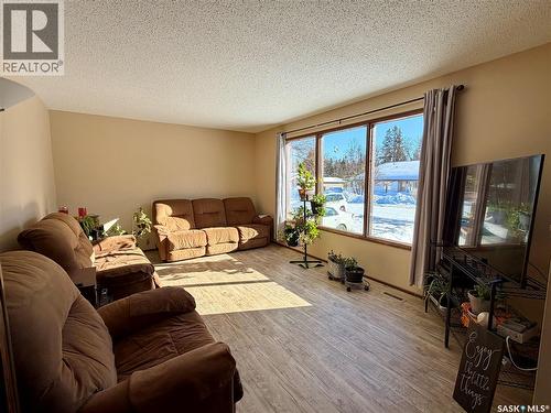 111 Graham Place, Medstead, SK - Indoor Photo Showing Living Room