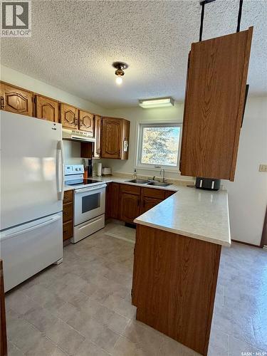 111 Graham Place, Medstead, SK - Indoor Photo Showing Kitchen