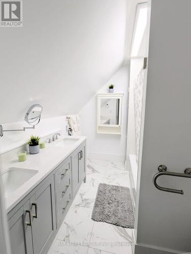 34 Tasker Street, St. Catharines, ON - Indoor Photo Showing Bathroom