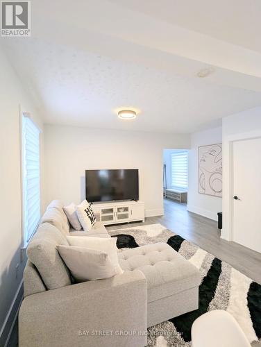 34 Tasker Street, St. Catharines, ON - Indoor Photo Showing Living Room