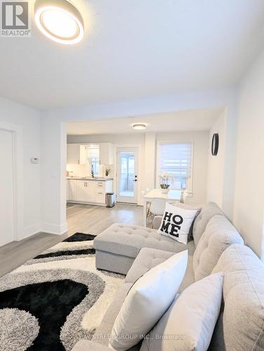 34 Tasker Street, St. Catharines, ON - Indoor Photo Showing Living Room