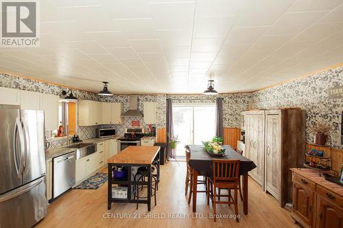 19864 County Rd 17 Road, South Glengarry, ON - Indoor Photo Showing Kitchen