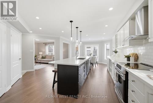 5 Smith Street, New Tecumseth, ON - Indoor Photo Showing Kitchen With Upgraded Kitchen