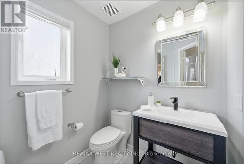5 Smith Street, New Tecumseth, ON - Indoor Photo Showing Bathroom