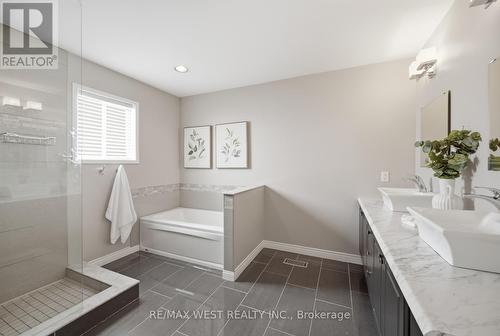 5 Smith Street, New Tecumseth, ON - Indoor Photo Showing Bathroom