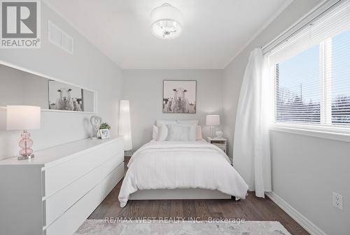 5 Smith Street, New Tecumseth, ON - Indoor Photo Showing Bedroom