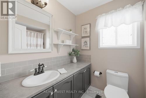 5 Smith Street, New Tecumseth, ON - Indoor Photo Showing Bathroom