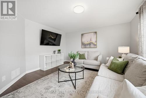 5 Smith Street, New Tecumseth, ON - Indoor Photo Showing Living Room