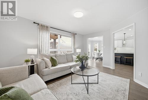 5 Smith Street, New Tecumseth, ON - Indoor Photo Showing Living Room