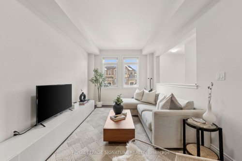 71 Farooq Boulevard, Vaughan, ON - Indoor Photo Showing Living Room