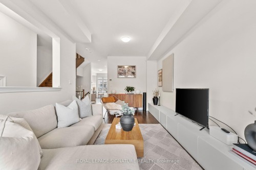 71 Farooq Boulevard, Vaughan, ON - Indoor Photo Showing Living Room