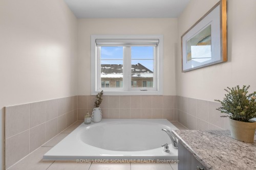71 Farooq Boulevard, Vaughan, ON - Indoor Photo Showing Bathroom