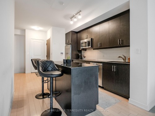 1009-1 The Esplanade N/A, Toronto, ON - Indoor Photo Showing Kitchen