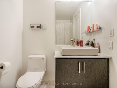 1009-1 The Esplanade N/A, Toronto, ON - Indoor Photo Showing Bathroom