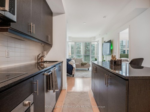 1009-1 The Esplanade N/A, Toronto, ON - Indoor Photo Showing Kitchen With Upgraded Kitchen