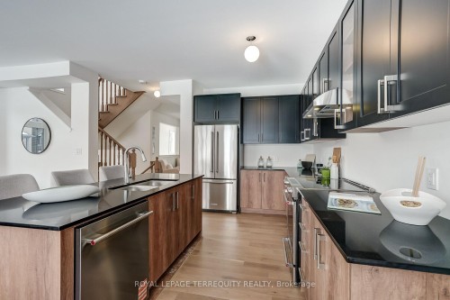2964 Starlight Drive, Pickering, ON - Indoor Photo Showing Kitchen With Double Sink With Upgraded Kitchen