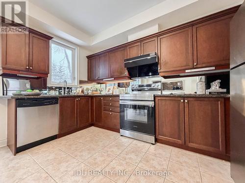3 Garvin Mews, Toronto, ON - Indoor Photo Showing Kitchen