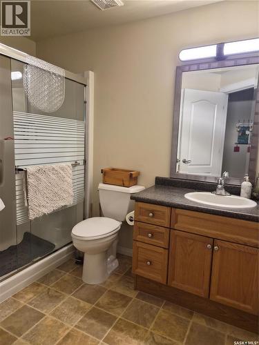 108 110 Armistice Way, Saskatoon, SK - Indoor Photo Showing Bathroom